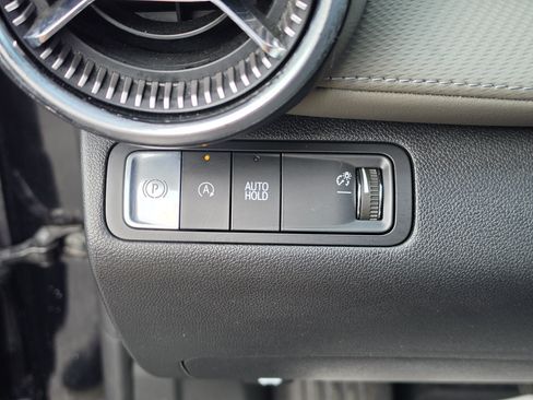 Used 2025 Chevrolet Equinox LT w/ Convenience Package II FWD image 33