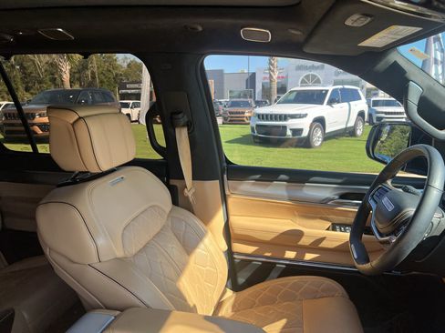 Used 2023 Jeep Grand Wagoneer L Series III w/ HD Trailer Tow Package AWD/4WD image 19