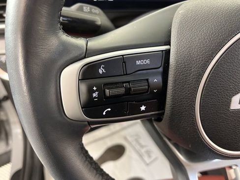 Used 2025 Kia Sportage SX image 23