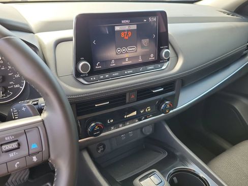 Used 2025 Nissan Rogue SV AWD/4WD image 24