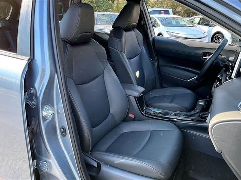 Used 2022 Toyota Corolla Cross XLE image 9