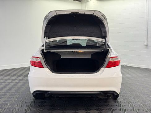 Used 2016 Toyota Camry LE image 28