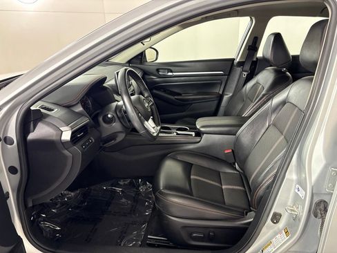 Used 2024 Nissan Altima 2.5 SR FWD image 27