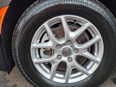 Used 2023 Chrysler Pacifica Touring-L FWD image 26