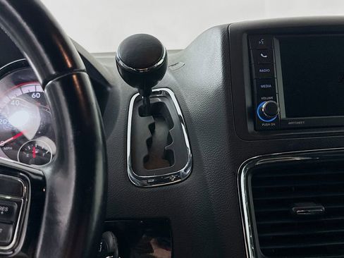 Certified 2019 Dodge Grand Caravan SXT image 21