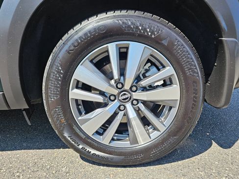 Used 2024 Nissan Pathfinder SL AWD/4WD image 9