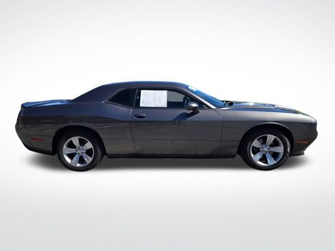 Used 2019 Dodge Challenger SXT RWD image 2