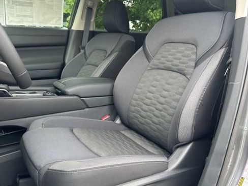 New 2025 Nissan Pathfinder SV w/ Black Appearance Package image 16