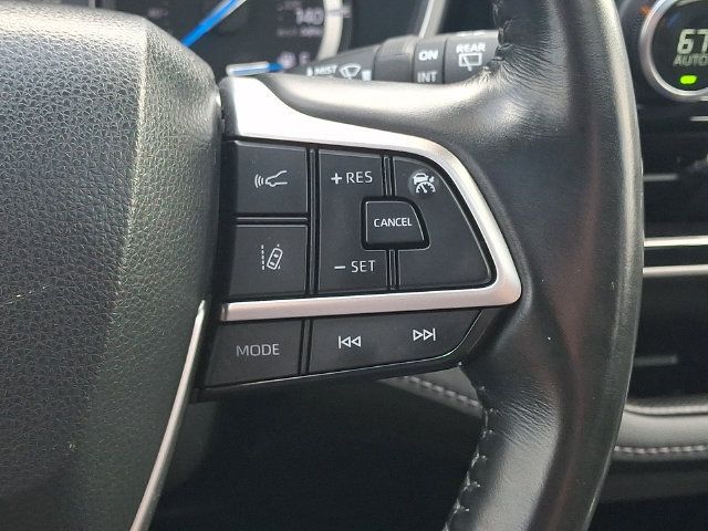 Certified 2022 Toyota Highlander XLE AWD/4WD image 23
