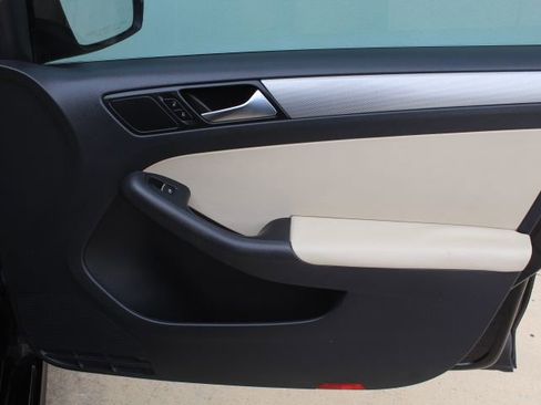 Used 2015 Volkswagen Jetta SE image 16