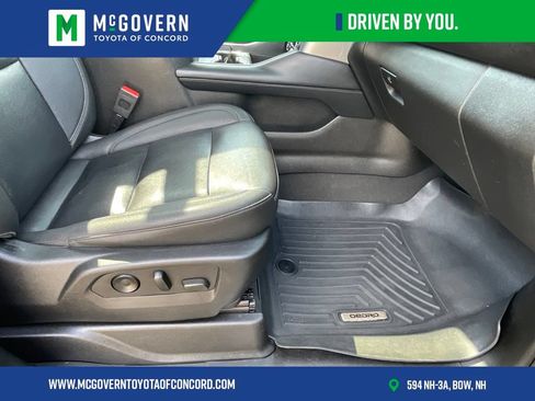 Used 2023 Chevrolet Suburban Z71 AWD/4WD image 32