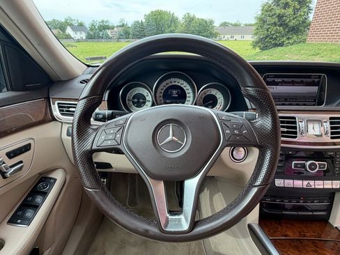 Used 2014 Mercedes-Benz E 350 4MATIC Sedan image 36