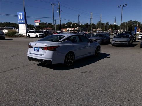 Used 2023 Nissan Altima 2.5 SR w/ SR Premium Package image 8