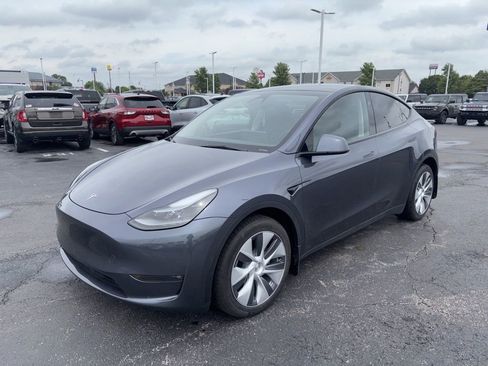 Used 2023 Tesla Model Y Long Range AWD/4WD image 7