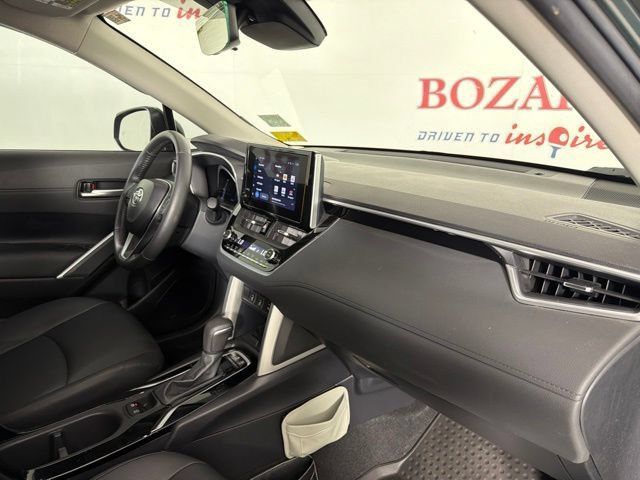 Used 2024 Toyota Corolla Cross XLE w/ Convenience Package AWD/4WD image 28