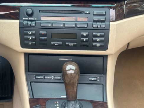 Used 2005 BMW 330Ci Convertible image 28