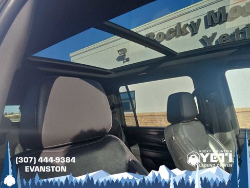 Used 2021 Chevrolet Suburban LT w/ LT Signature Package image 17