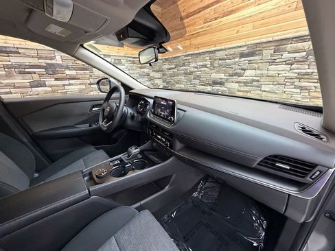 Used 2023 Nissan Rogue SV AWD/4WD image 13