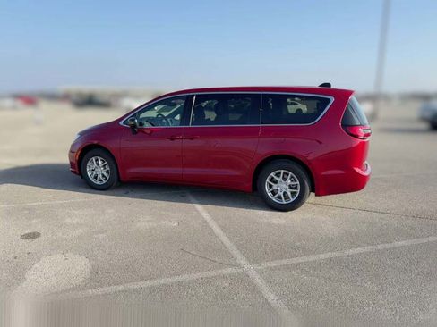 New 2026 Chrysler Pacifica Select image 7