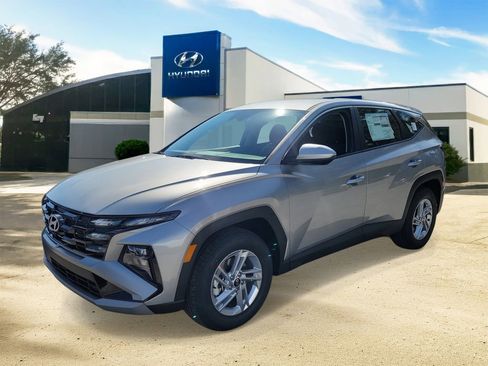 Used 2026 Hyundai Tucson SE image 2