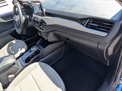 Used 2022 Ford Escape SE w/ SE Sport Appearance Package image 18