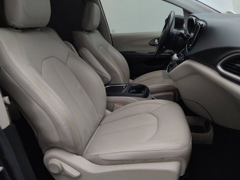 Used 2021 Chrysler Pacifica Touring-L FWD image 21