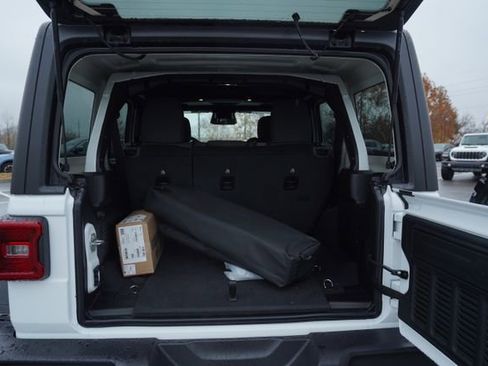 New 2026 Jeep Wrangler Unlimited Rubicon image 16