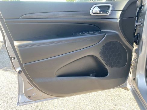 Used 2021 Jeep Grand Cherokee Laredo X RWD image 16