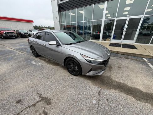 Used 2023 Hyundai Elantra Blue FWD image 2