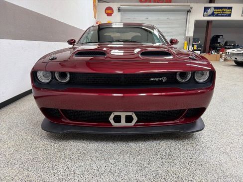 Used 2018 Dodge Challenger SRT Hellcat image 2