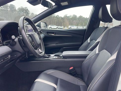 Used 2025 Toyota Camry SE image 12