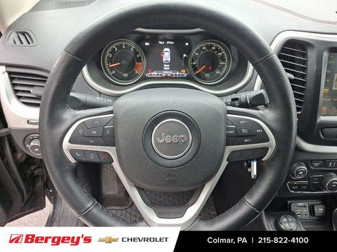 Used 2015 Jeep Cherokee Trailhawk w/ Leather Interior Group AWD/4WD image 19