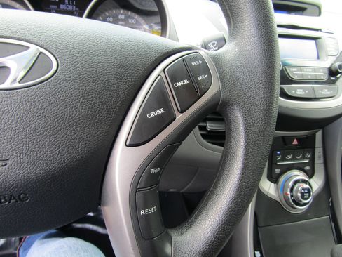 Used 2013 Hyundai Elantra GLS FWD image 25