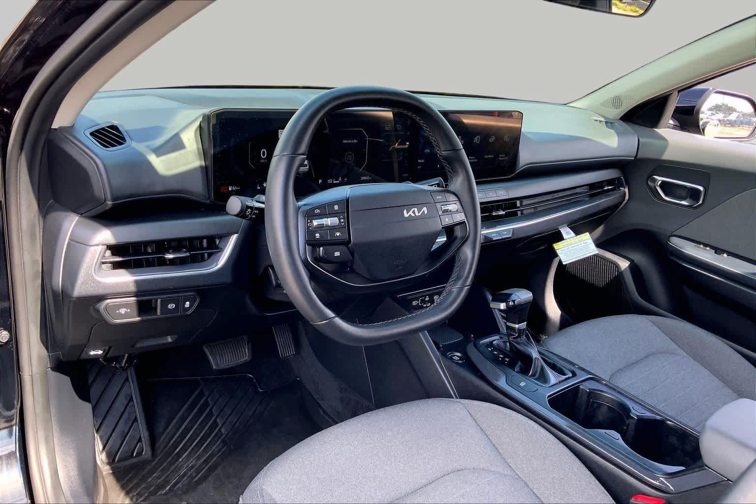 Used 2025 Kia K4 EX FWD image 17