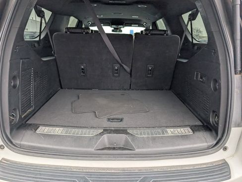 Used 2023 Chevrolet Suburban Premier image 7