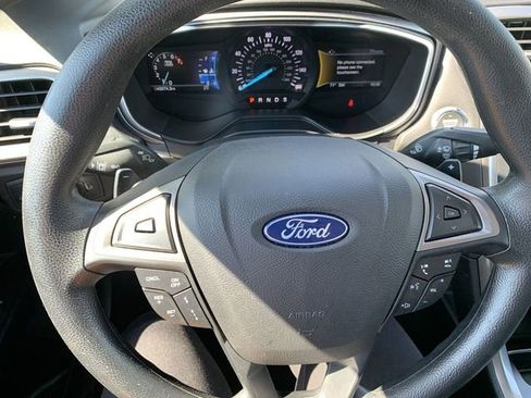 Used 2019 Ford Fusion SE FWD image 19