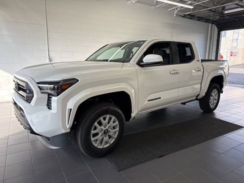 New 2025 Toyota Tacoma SR5 image 4