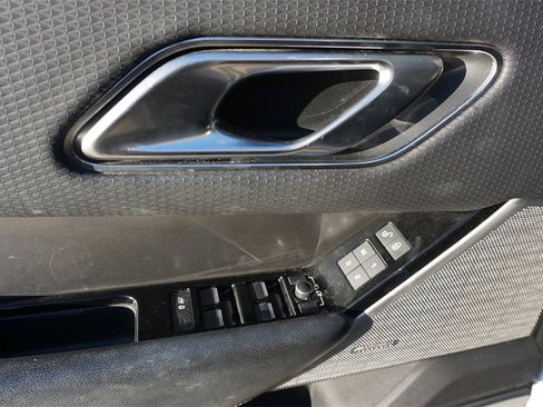Used 2018 Land Rover Range Rover Velar S image 4
