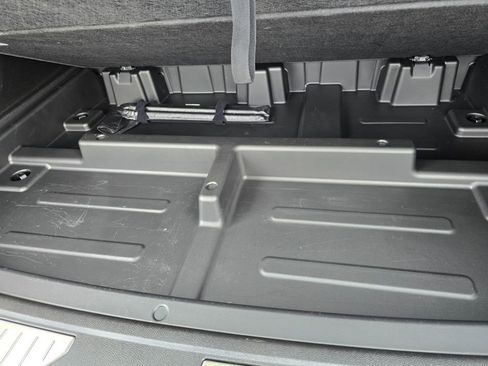 Used 2021 Chevrolet Suburban High Country image 13