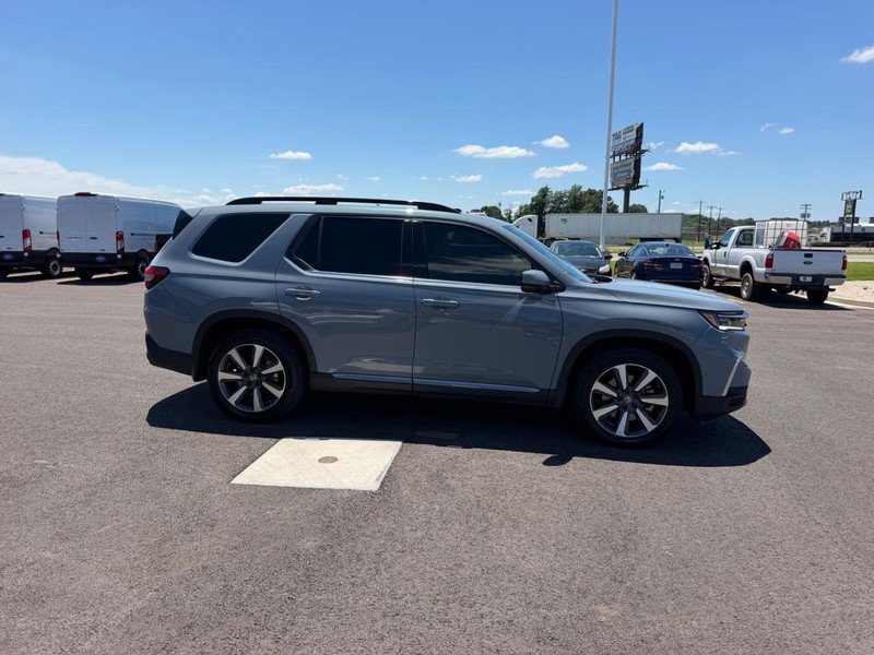 Used 2025 Honda Pilot Touring image 4