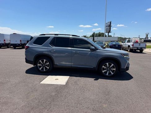 Used 2025 Honda Pilot Touring image 4