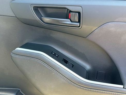 Used 2024 Toyota Highlander LE image 53