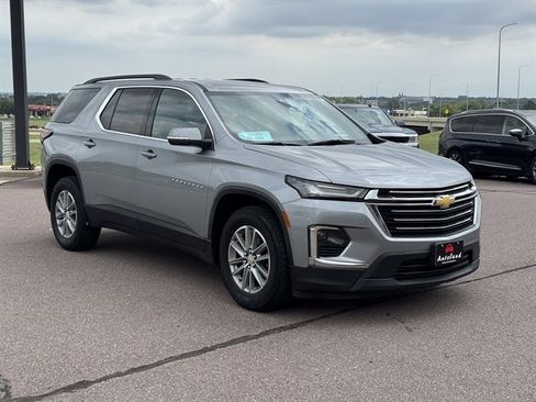 Used 2023 Chevrolet Traverse LT AWD/4WD image 3