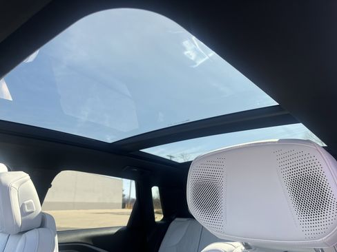 Used 2024 Cadillac Lyriq Sport image 32