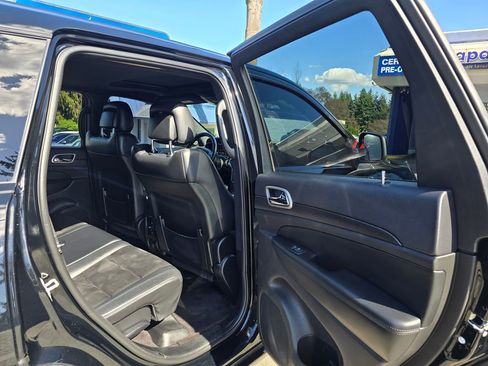 Used 2018 Jeep Grand Cherokee Altitude image 12