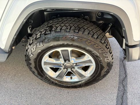 Used 2018 Jeep Wrangler Unlimited Sahara w/ Cold Weather Group AWD/4WD image 5