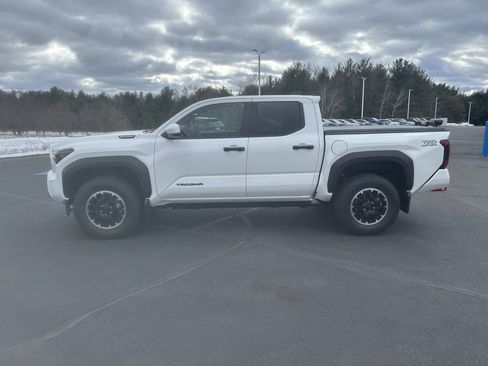 Used 2025 Toyota Tacoma TRD Off-Road image 6