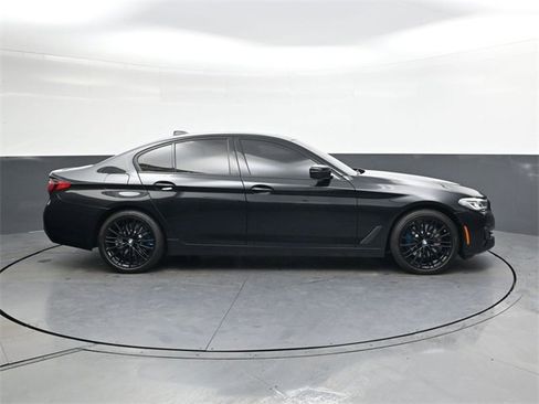 Used 2022 BMW 530i w/ Convenience Package image 3