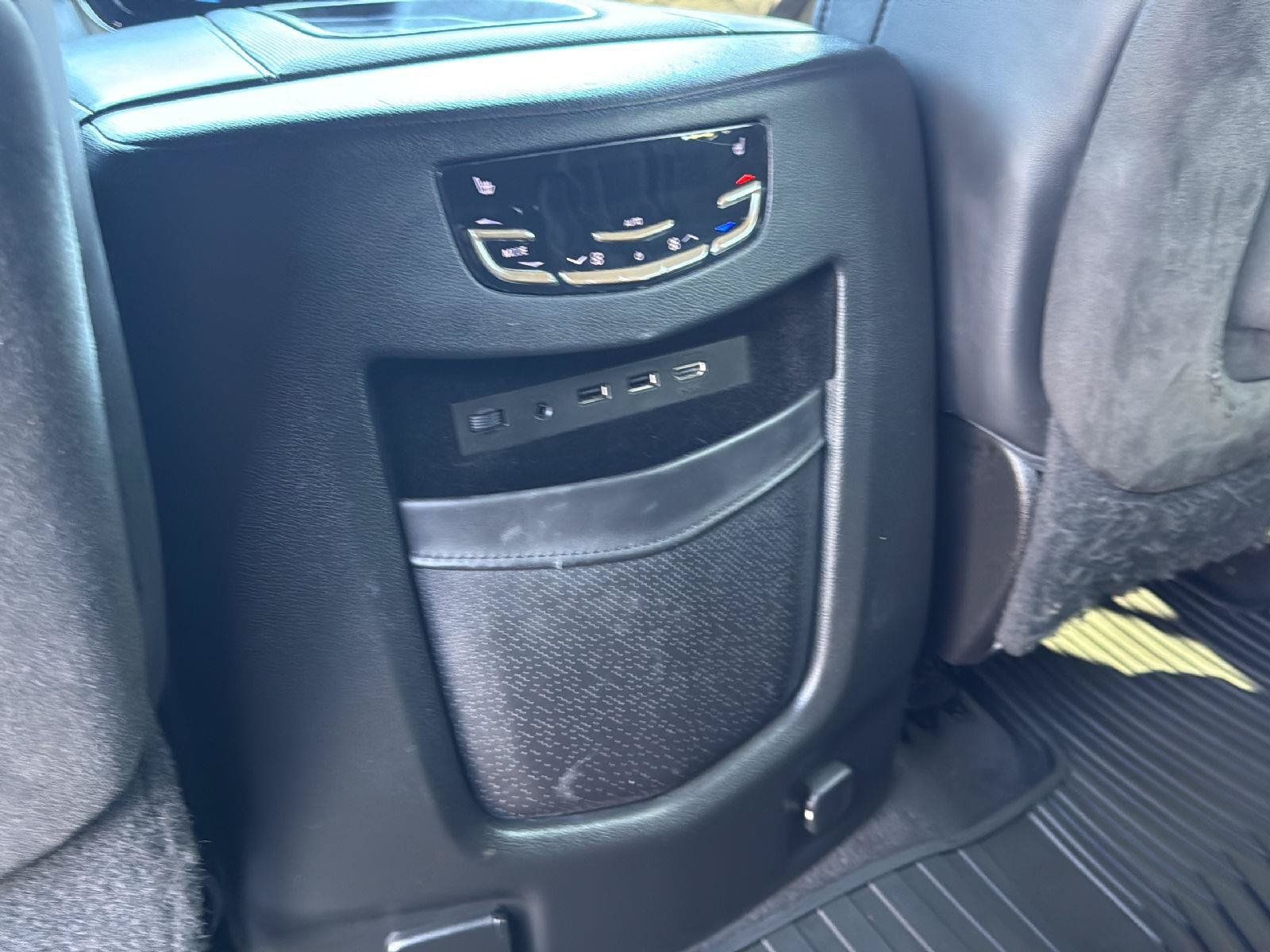 Used 2017 Cadillac Escalade ESV Platinum AWD/4WD image 29