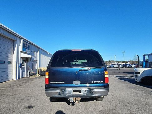 Used 2004 Chevrolet Suburban LS w/ Preferred Equipment Group image 4